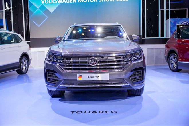 Gần đây nhất, chiếc Volkswagen Touareg trưng bày tại Vietnam Motor Show 2019 cũng "dính" bản đồ vi phạm chủ quyền quốc gia 