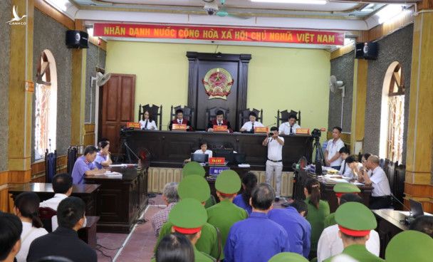 Phiên tòa xét xử vụ án gian lận thi cử ở Sơn La mở ngày 15/10/2019. 