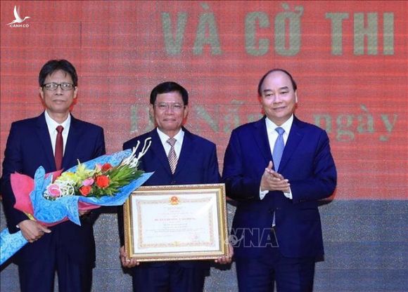 Thủ tướng Nguyễn Xuân Phúc trao Huân chương Lao động hạng Nhất cho Học viện Chính trị khu vực III - Ảnh 3.