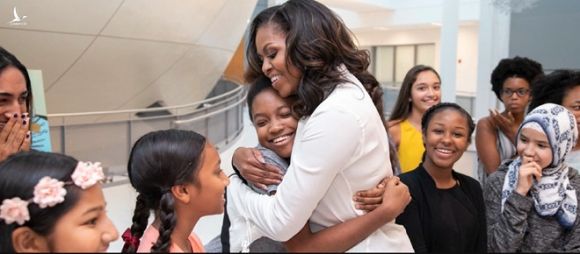Cựu đệ nhất phu nhân Mỹ Obama đến Việt Nam thúc đẩy giáo dục trẻ em gái - ảnh 1
