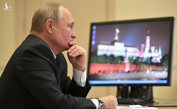 “Lỗ hổng” an ninh từ máy tính của Tổng thống Putin - 1
