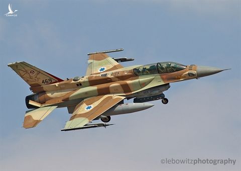 F-16 Israel 'chay het toc luc' khi bi S-300 Syria ngam ban?
