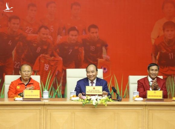 Hai đội tuyển bóng đá dự lễ mừng công của Thủ tướng - ảnh 4