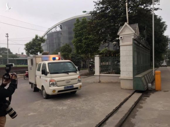 Hình ảnh mới nhất phiên xét xử vụ MobiFone mua AVG: ông Nguyễn Bắc Son, Trương Minh Tuấn tới tòa - Ảnh 1.