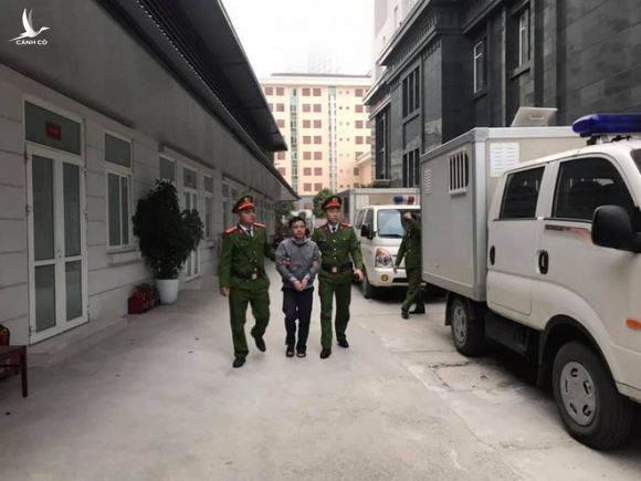 Hình ảnh mới nhất phiên xét xử vụ MobiFone mua AVG: ông Nguyễn Bắc Son, Trương Minh Tuấn tới tòa - Ảnh 8.