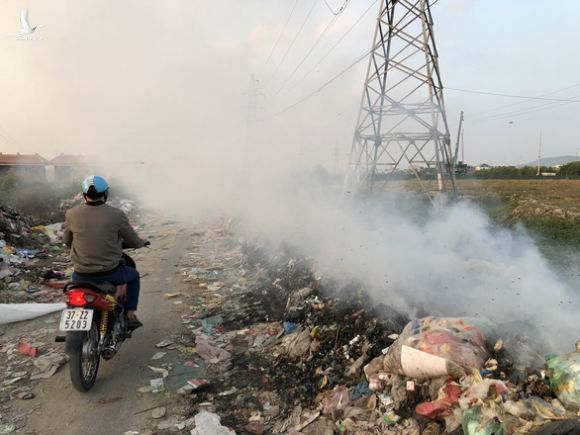 Mục sở thị con đường ô nhiễm nhất Việt Nam - Ảnh 6.