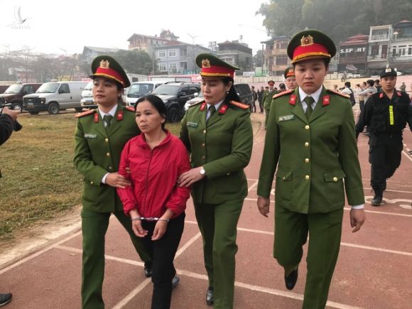 Xét xử vụ nữ sinh giao gà ở Điện Biên: Các bị cáo khai lý lịch cá nhân, Bùi Văn Công khai có 1 con nhưng không nhớ ngày sinh - Ảnh 14.