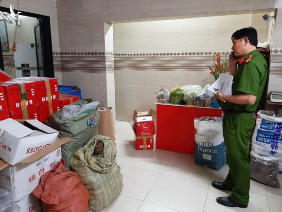 Cận cảnh Bộ Công an bắt giữ cả trăm tấn thuốc bắc nhập lậu từ Trung Quốc - ảnh 7