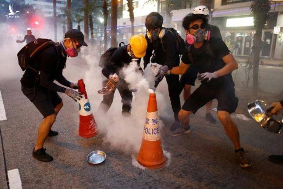 Người biểu tình xuống đường ở Hồng Kông /// Reuters