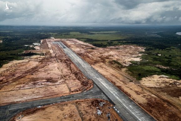 Đường băng đang được doanh nghiệp Trung Quốc xây dựng tại sân bay quốc tế Dara Sakor của Campuchia /// Chụp màn hình The New York Times
