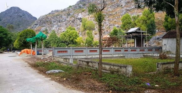 Chủ tịch xã ở Thanh Hóa chiếm hàng chục m2 đất làm khu lăng mộ