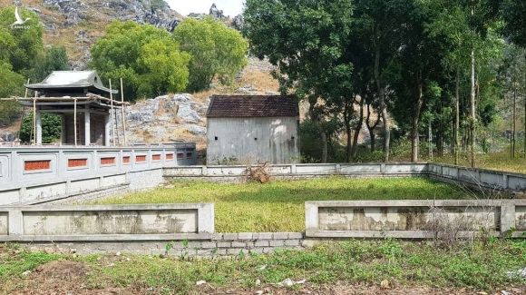 Chủ tịch xã ở Thanh Hóa chiếm hàng chục m2 đất làm khu lăng mộ
