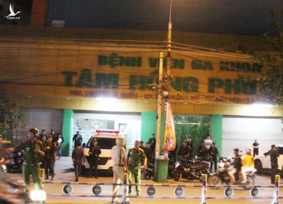 Đồng Nai: Hàng trăm cảnh sát trang bị súng bao vây bệnh viện - ảnh 1