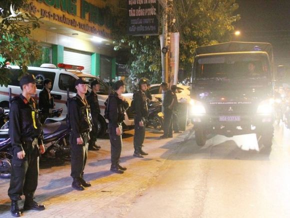 Đồng Nai: Hàng trăm cảnh sát trang bị súng bao vây bệnh viện - ảnh 2
