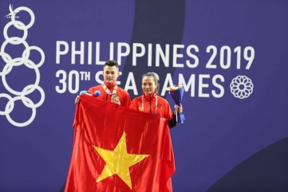 Cử tạ Việt Nam lập 'cú đúp' HCV ngày đầu SEA Games 30