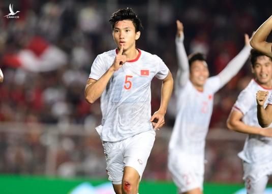 Thể thao - Bố Đoàn Văn Hậu 'không tin vào mắt mình' khi con trai chọc thủng lưới Indonesia 