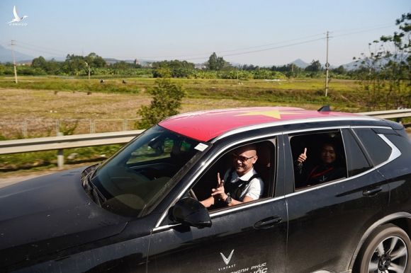 Gần 100 xe VinFast khởi động hành trình 1.000km chinh phục địa đầu Tổ quốc