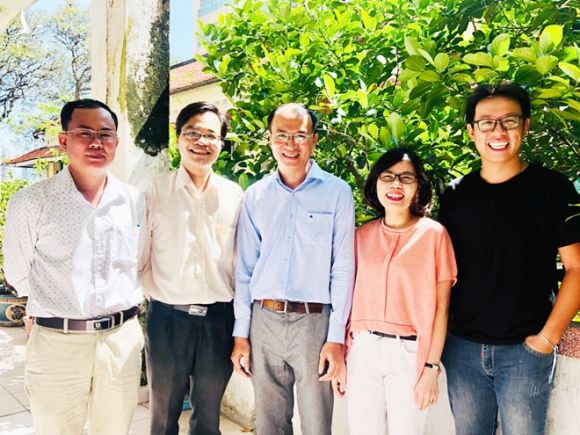 Tiến sĩ Lý Kim Hà (bìa phải) cùng các đồng nghiệp tại bộ môn giải tích, Khoa Toán - Tin Trường ĐH Khoa học tự nhiên TP.HCM /// HÀ ÁNH