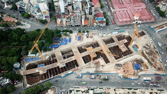 Công trinh thi công nhà ga metro Bến Thành - Suối Tiên (metro số 2). Đây cũng là nhà ga kết nối metro Bến Thành -Tham Lương /// Ảnh: Độc Lập