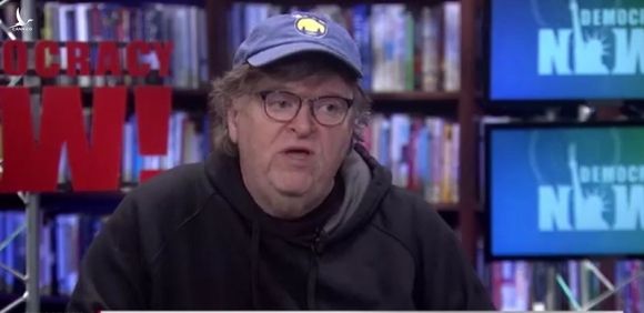 Ông Michael Moore dự đoán ông Trump khả năng lớn sẽ thua ở số phiếu bầu phổ thông, nhưng vẫn sẽ chiến thắng chung cuộc nhờ thắng phiếu Đại cử tri. Ảnh: INDEPENDENT