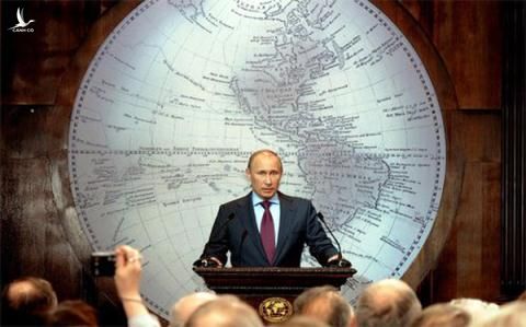 Nga bat bien trong hon loan toan cau: Tai nang ong Putin
