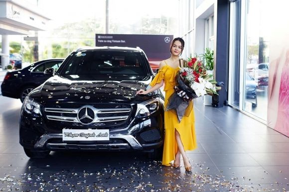Thủ môn Bùi Tiến Dũng 'rước' Mercedes-Benz GLC tiền tỷ về nhà