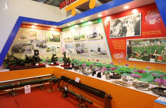 Việt Nam trưng bày nhiều vũ khí hiện đại
