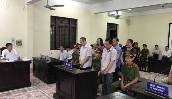 Gian lận thi cử: Kỷ luật phó chủ tịch HĐND tỉnh và phó trưởng đoàn ĐBQH Hà Giang - Ảnh 1.