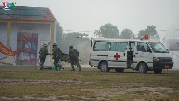 Ảnh: Diễn tập cứu hộ, cứu nạn ở biên giới Việt Nam-Campuchia - Ảnh 5.