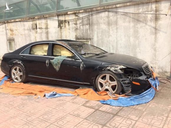 Xót xa nhìn loạt xe Mercedes-Benz đắt đỏ bị vứt xó ở Hà Nội - Ảnh 5.