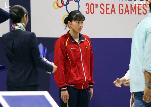 Mặt buồn xo nhận HCV thứ 5 tại SEA Games 2019, Ánh Viên bị nhắc nhở - Ảnh 4.