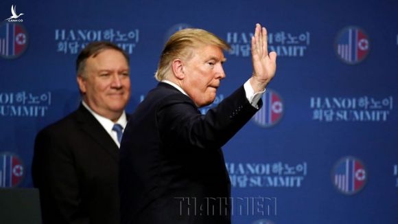 Ngoại trưởng Pompeo và Tổng thống Trump trong buổi họp báo tại Hà Nội, kết thúc Hội nghị Thượng đỉnh Mỹ - Triều /// Ảnh Ngọc Dương