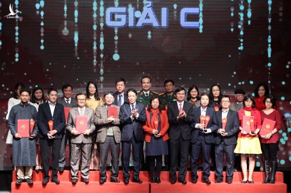 Sách Quốc gia 2019: Bộ sách đồ sộ của cố GS Phan Huy Lê được vinh danh