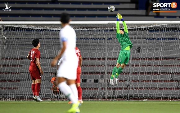 Cận cảnh tình huống Bùi Tiến Dũng mắc sai lầm, tặng free U22 Indonesia một bàn thắng ở SEA Games 30 - Ảnh 2.