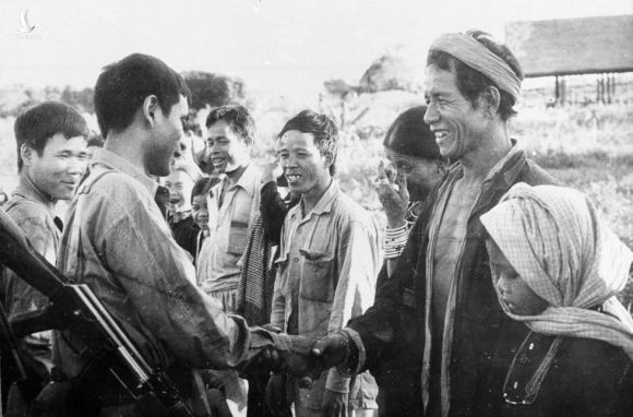 Chùm ảnh lịch sử vĩ đại 75 năm Quân đội nhân dân Việt Nam - Ảnh 11.
