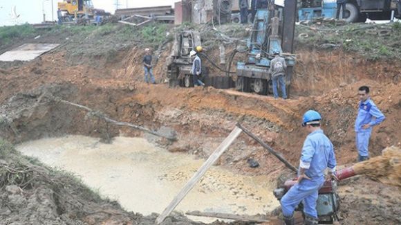 Thủ tướng yêu cầu kiểm tra thông tin đường ống nước sạch sông Đà bị rò rỉ - Ảnh 1.