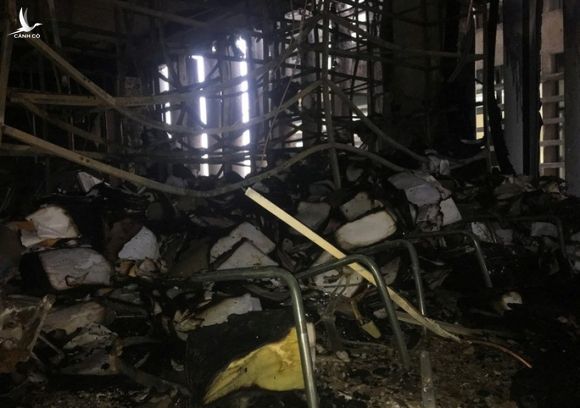 Hiện trường vụ cháy tòa nhà dầu khí Thanh Hóa khiến 2 người chết, 13 người bị thương - Ảnh 16.