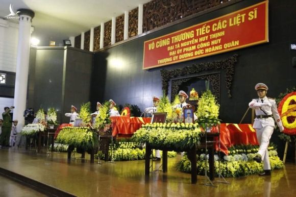 Thủ tướng đến viếng, tiễn đưa 3 cán bộ công an hi sinh tại Đồng Tâm - Ảnh 2.