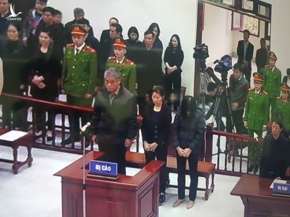 Tuyên án vụ nam sinh trường Gateway tử vong trên xe đưa đón: Tài xế Doãn Quý Phiến 15 tháng tù, Nguyễn Bích Quy 24 tháng tù - Ảnh 1.