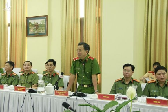 Thiếu tướng Trần Đức Tài phát biểu trong cuộc họp /// Ảnh: Công Nguyên