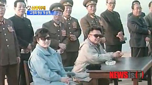 Ông Kim Jong Un dựng bia đá, ca ngợi mẹ ruột là mẫu thân của bậc quân vương tối cao Triều Tiên - Ảnh 2.