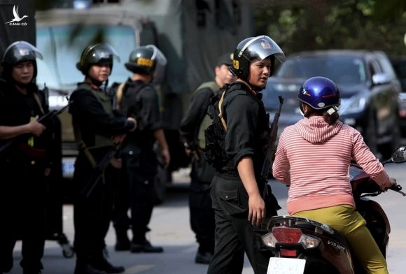 Vụ bắn chết người ở Củ Chi: Hình ảnh CSCĐ bao vây, truy bắt Tuấn 'khỉ' - ảnh 2