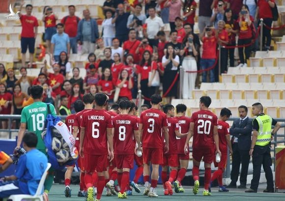 Bóng đá Việt Nam đầu năm kém vui: Trách thầy Park là... phi lý!