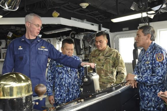 Cảnh sát biển Việt Nam thăm tàu tuần tra John Midgett sắp nhận từ Mỹ - ảnh 1