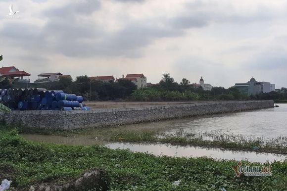 Một xã ở Hà Nội có hàng chục công trình xây dựng lấn sông, lấp hồ
