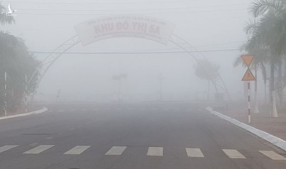 Sáng mùng 2 Tết, sương mù bao trùm miền Tây khiến nhà nông lo lắng - Ảnh 2.