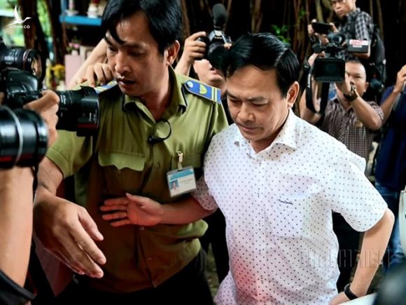 Bị cáo Nguyễn Hữu Linh tại phiên tòa ngày 6.11.2019 /// Ảnh: Ngọc Dương