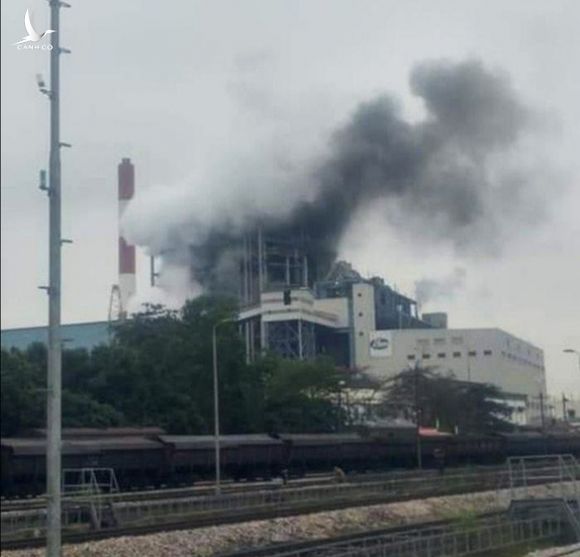 Khói đen nghi ngút sau tiếng nổ lớn tại Nhà máy nhiệt điện Uông Bí - Ảnh 1.