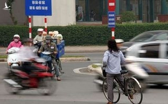 Từ 1/1/2020: Dừng xe đạp đột ngột, chuyển hướng không báo hiệu trước sẽ bị phạt tiền