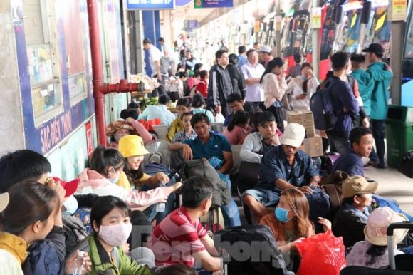 Bến xe lớn nhất Sài Gòn đông nghẹt ngày giáp Tết - ảnh 10